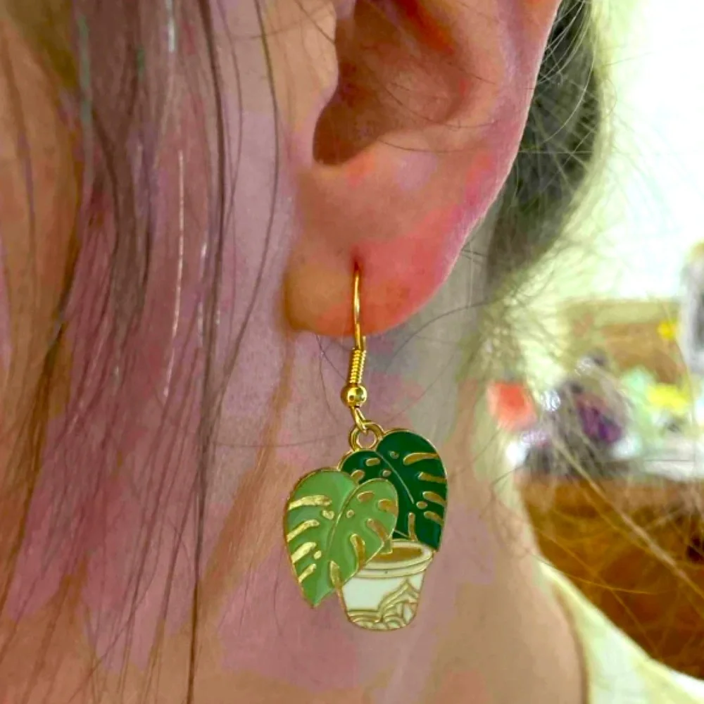 πΏ Plant Lady Beautiful Monstera Leaf Dangle Earrings Green & GoldπΏ - Picture 8 of 10